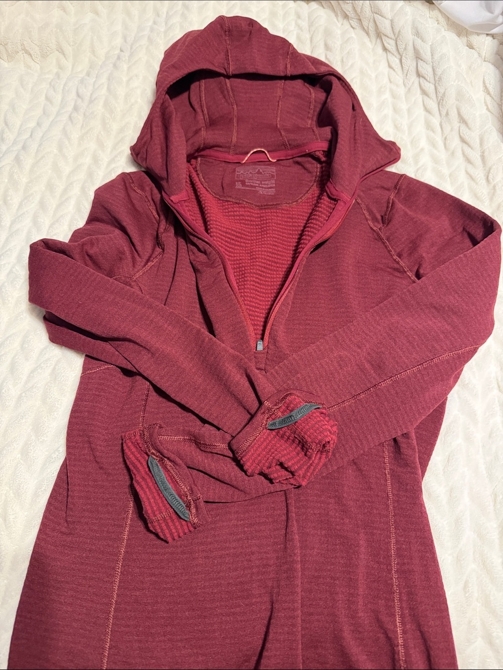 Women’s Patagonia Maroon Hooded base layer Zip Jacket